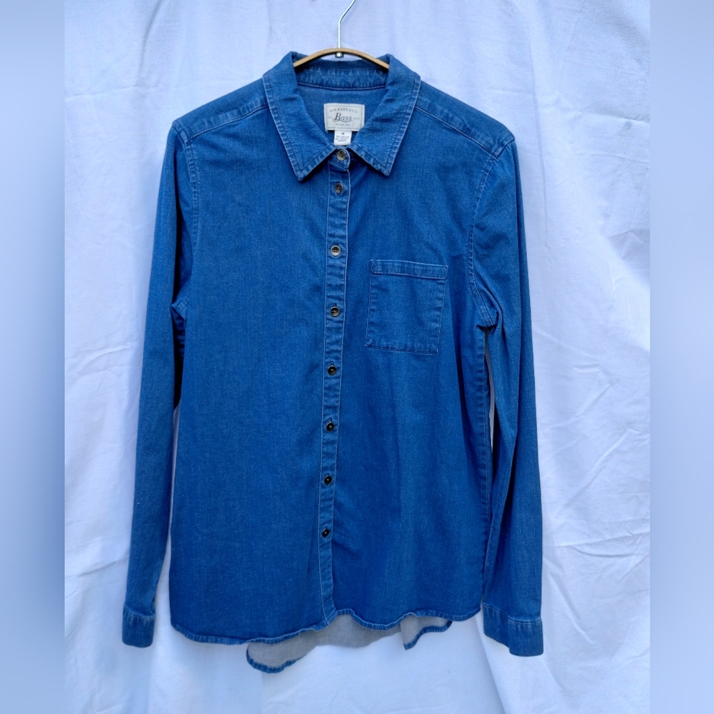 BASS long sleeve denim button up top, sz M